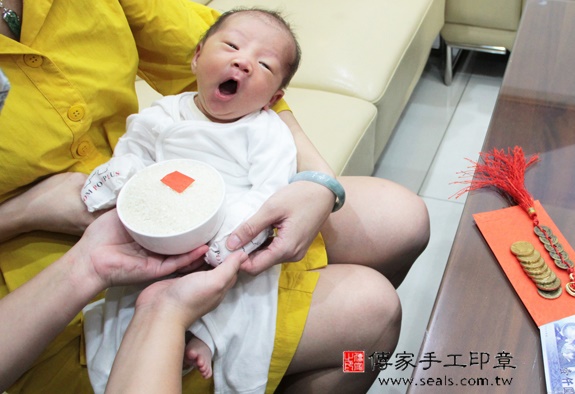 王寶寶(新竹市到府嬰兒寶寶滿月剃頭理髮、免費到府嬰兒剃胎毛儀式吉祥話)。到府剃頭剃胎毛主持、專業拍照、DVD光碟、證書。★購買「臍帶章、肚臍章、胎毛筆刷印章」贈送：剃頭、收涎、抓周，三選一。2015.11.19 照片7